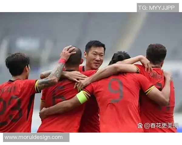 扎小辫子风格的黑人足球球星与其场上表现的独特魅力分析